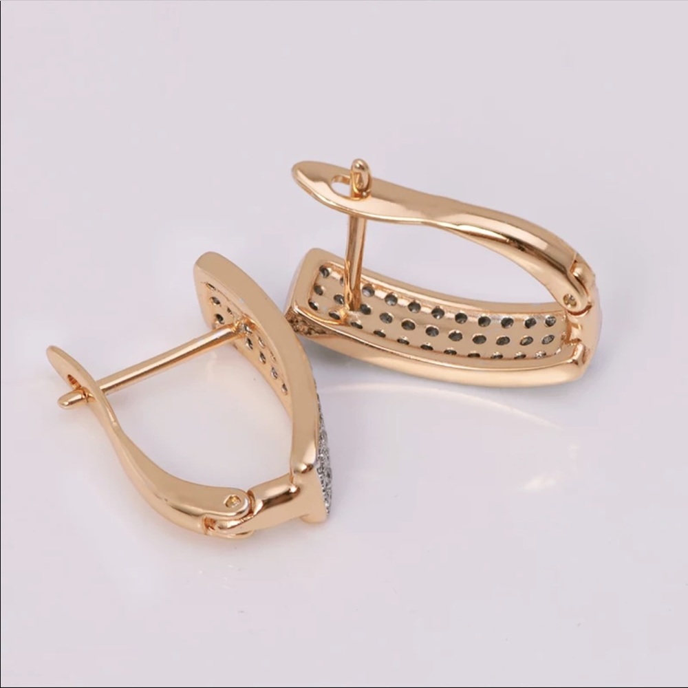 New 18k Gold Plated Diamonds Hoop Earrings - Picture 3 of 6